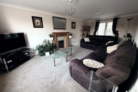 5 bedroom detached house to rent, Boughton Road, Corby