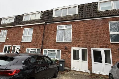 3 bedroom terraced house to rent, Bairstow Close, Borehamwood WD6