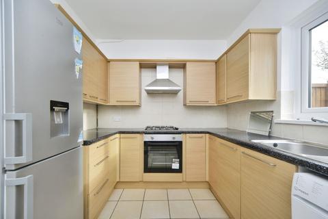 3 bedroom terraced house to rent, Vambery Road London SE18