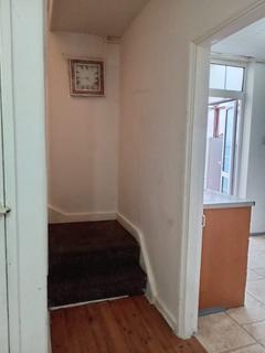 3 bedroom terraced house to rent, Valence Circus, Dagenham RM8