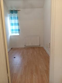 3 bedroom terraced house to rent, Valence Circus, Dagenham RM8