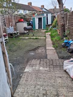 3 bedroom terraced house to rent, Valence Circus, Dagenham RM8