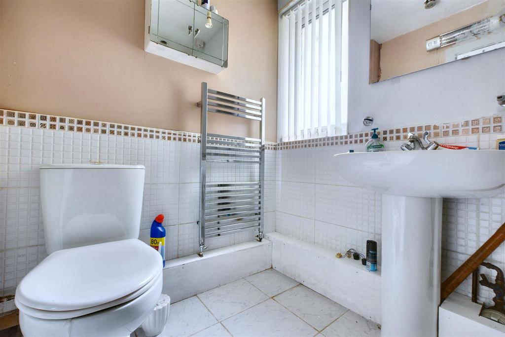 Bathroom 1.jpeg
