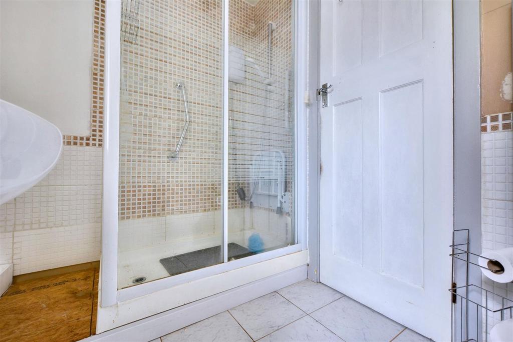Bathroom 2.jpeg