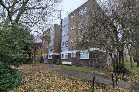 2 bedroom flat to rent, High Road, Harrow Weald