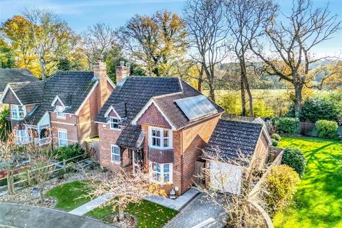 3 bedroom detached house for sale, Woodlands Walk, Mannings Heath, Horsham