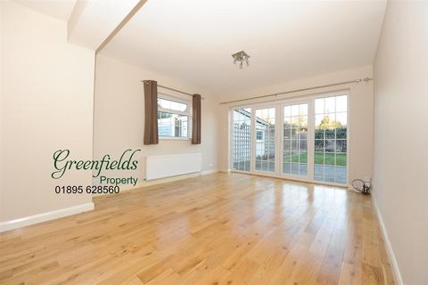 4 bedroom semi-detached bungalow to rent, Bedfont Close, Feltham TW14