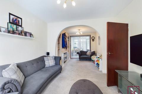 4 bedroom terraced house to rent, Lawrence Crescent, Edgware, HA8