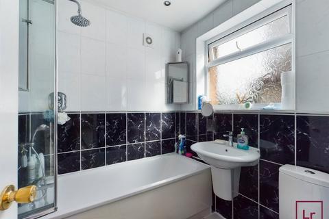 4 bedroom terraced house to rent, Lawrence Crescent, Edgware, HA8