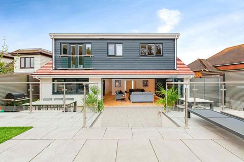 4 bedroom detached house for sale, Testlands Avenue, Southampton SO16