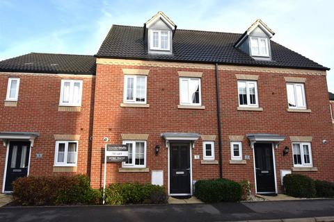 3 bedroom terraced house to rent, Salisbury Gardens, Bourne