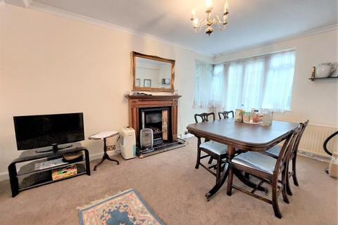 2 bedroom flat to rent, Beech Lawns, North Finchley