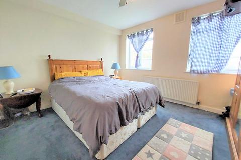 2 bedroom flat to rent, Beech Lawns, North Finchley