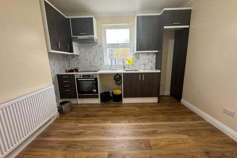 3 bedroom flat to rent, Thornton Heath CR7