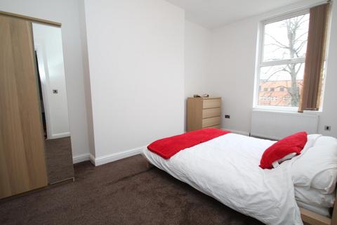 2 bedroom flat to rent, Sholebroke Avenue, Leeds, West Yorkshire, LS7