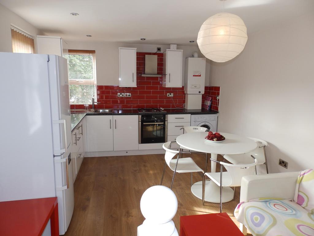 Kitchen / Lounge