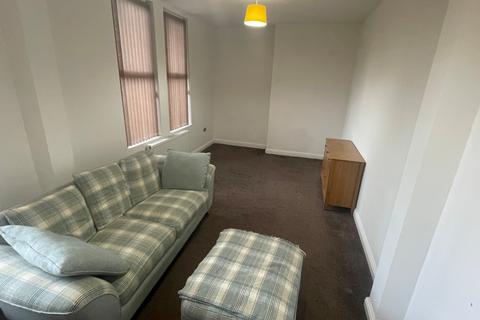 2 bedroom flat to rent, Sholebroke Avenue, Leeds, West Yorkshire, LS7