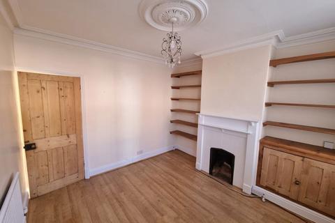 2 bedroom terraced house to rent, Avenue Road Extension, Leicester