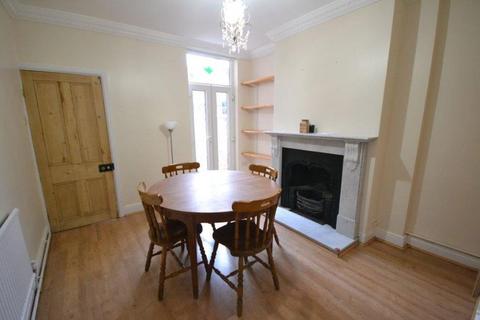 2 bedroom terraced house to rent, Avenue Road Extension, Leicester