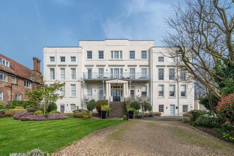 1 bedroom flat for sale, Hampton Court Road, East Molesey