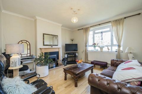 2 bedroom flat for sale, White City Estate, London W12