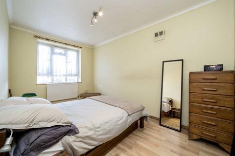 2 bedroom flat for sale, White City Estate, London W12