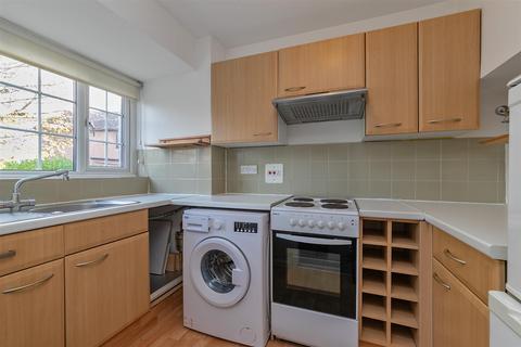 1 bedroom end of terrace house to rent, Richmond Walk, St. Albans