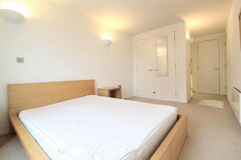 2 bedroom flat to rent, Riverside Way, Leeds, West Yorkshire, UK, LS1