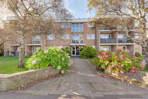 2 bedroom apartment to rent, Downview Road, Worthing