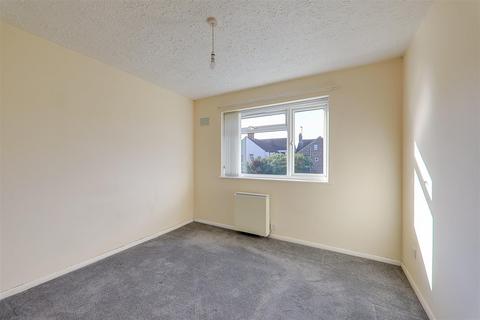 2 bedroom apartment to rent, Downview Road, Worthing