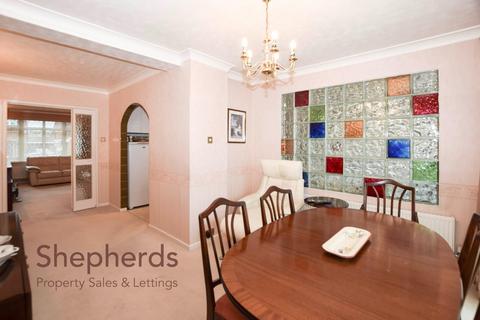 3 bedroom semi-detached house for sale, Rushleigh Avenue, Cheshunt EN8