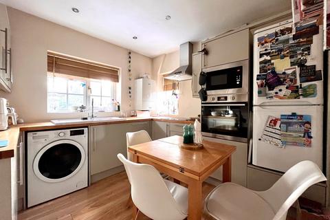 2 bedroom maisonette for sale, York Way, Chessington, Surrey. KT9 2JX