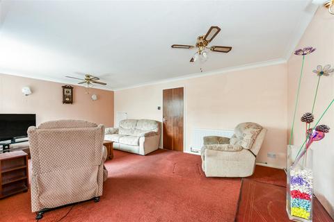 3 bedroom end of terrace house for sale, Gallaghers Mead, Andover