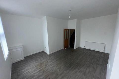 2 bedroom flat to rent, King Street, Egremont, CH44