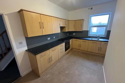 2 bedroom flat to rent, King Street, Egremont, CH44