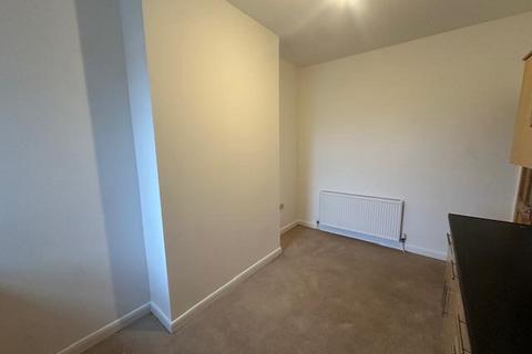 2 bedroom flat to rent, King Street, Egremont, CH44