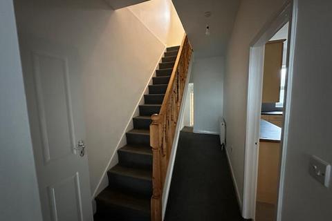 2 bedroom flat to rent, King Street, Egremont, CH44