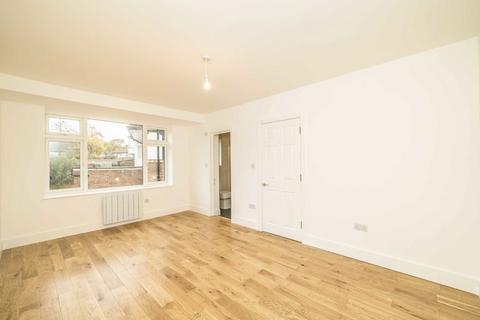 3 bedroom flat to rent, Brunswick Gardens, London W5