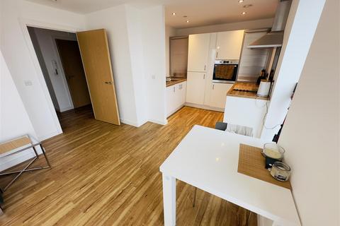 2 bedroom apartment to rent, Michigan Point, Michigan Avenue, Salford