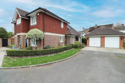 4 bedroom semi-detached house to rent, Spindrift Mews, Bosham PO18