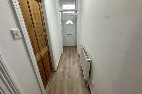 2 bedroom end of terrace house to rent, Mulberry Road, Rock Ferry