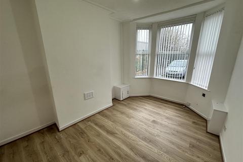 2 bedroom end of terrace house to rent, Mulberry Road, Rock Ferry