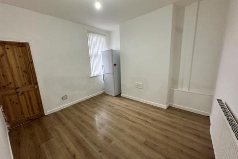 2 bedroom end of terrace house to rent, Mulberry Road, Rock Ferry