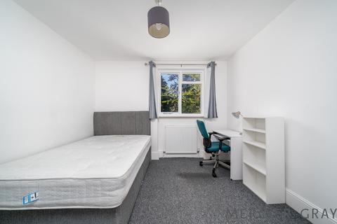 5 bedroom flat to rent, Camden Road, London NW1