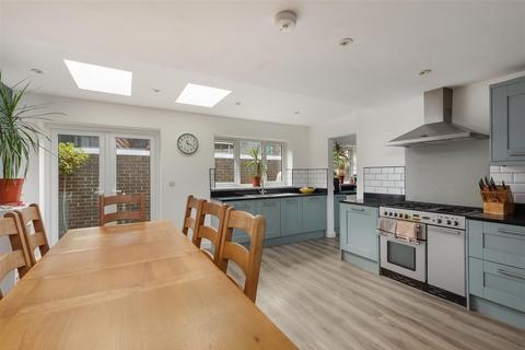 4 bedroom semi-detached house for sale, Shearwater Avenue, Whitstable