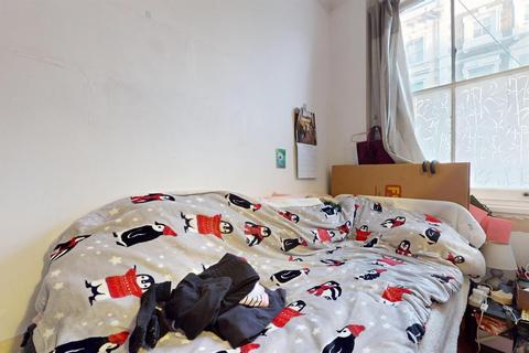 1 bedroom flat for sale, Hogarth Place, London SW5