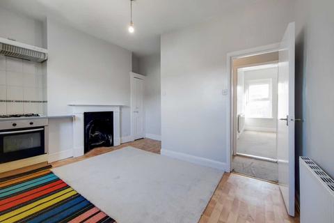 1 bedroom flat to rent, Archway Road, London N6