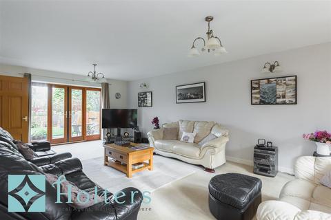 5 bedroom detached house for sale, Bryntirion Close, Knighton