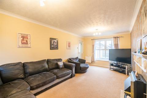 4 bedroom detached house for sale, Middlethorne Mews, Leeds