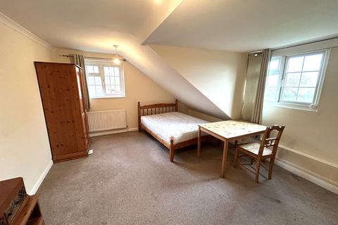 1 bedroom in a flat share to rent, Newdigate Road, Rusper RH12